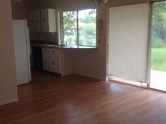 4th image of 711 S Hunters Glen Cir