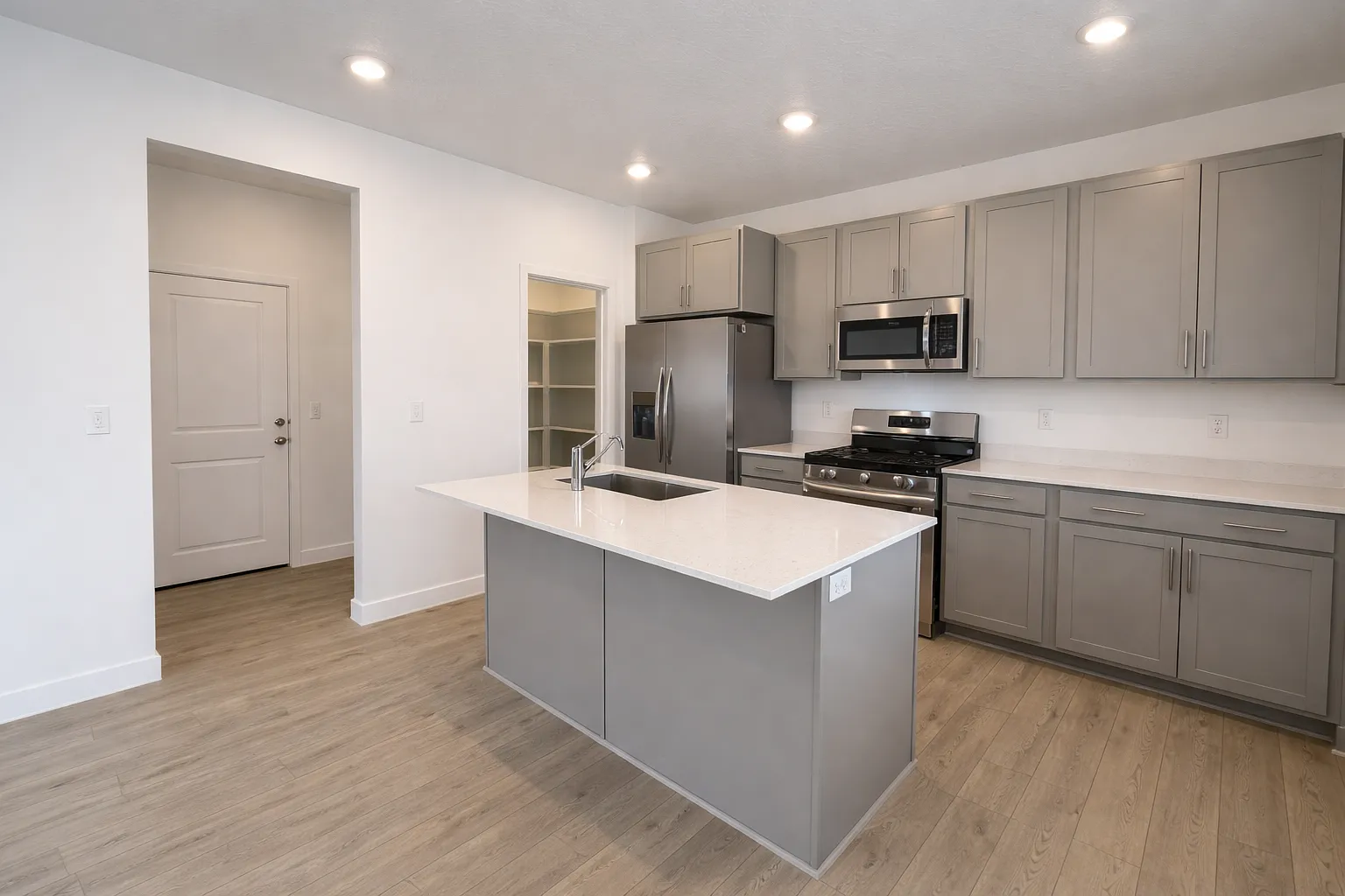 4 bed, 2.5 bath, 2416 sqft, $2,500 — Photo 4