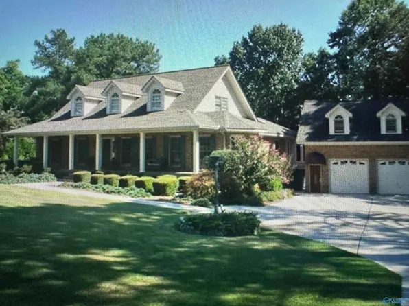 928 Greenwood Dr NW, Arab, AL 35016