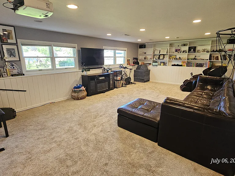 914 Bradford Ln — Photo 23