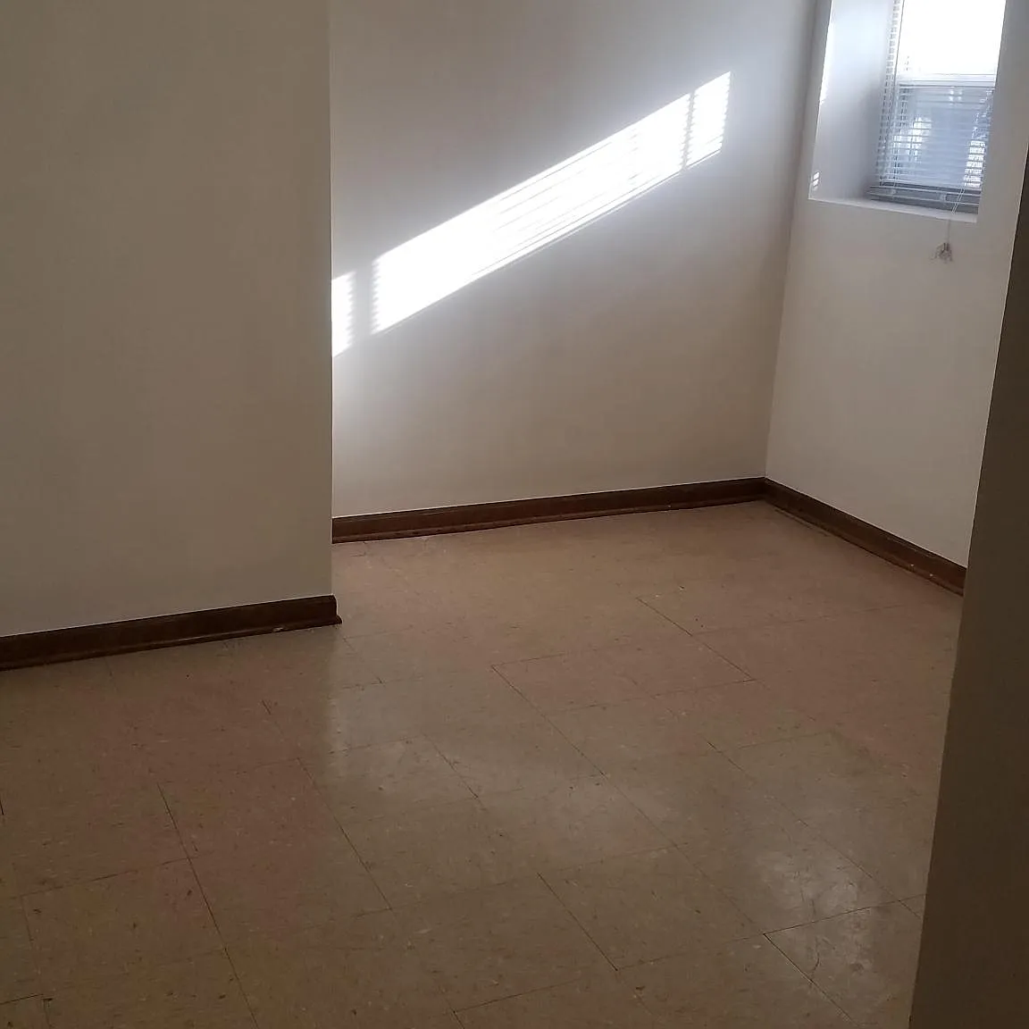 1 bed, 900 sqft, $1,200 — Photo 4