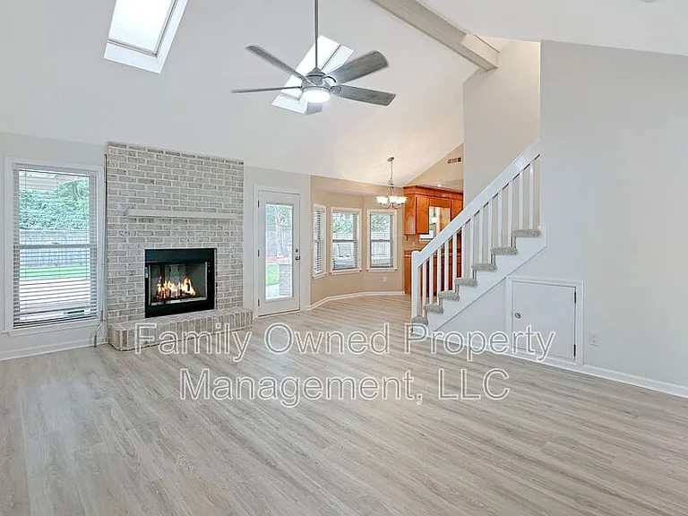 105 Pryors Ln — Photo 13