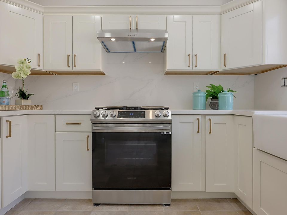 1st image of 4820 Hibernia Dr #112