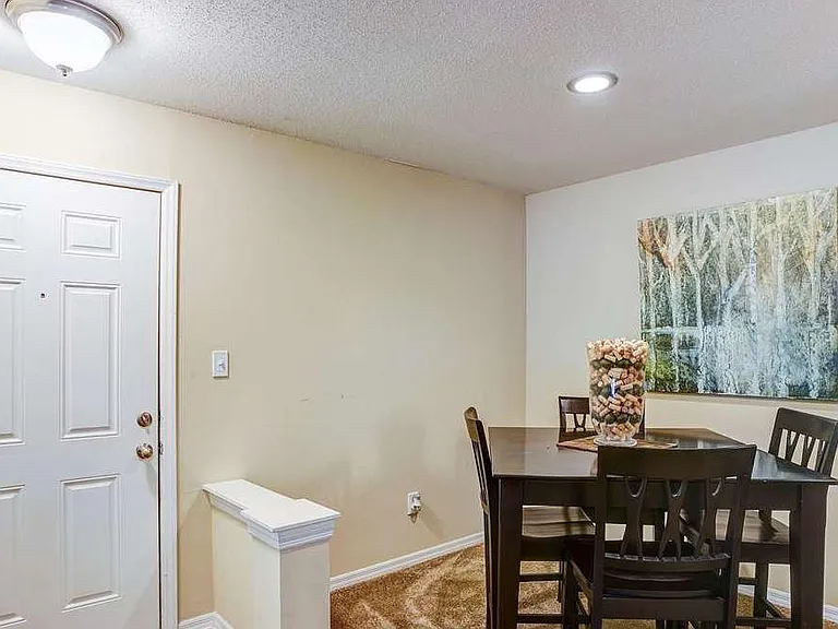 Highland Oaks Apartments — Photo 10