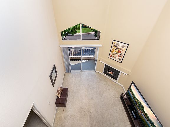 3rd image of 5550 Owensmouth Ave APT 319