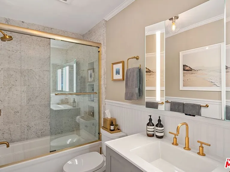 960 Larrabee St #105 — Photo 11