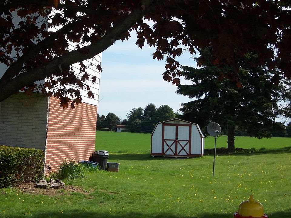 2nd image of 128 Lincoln Ln