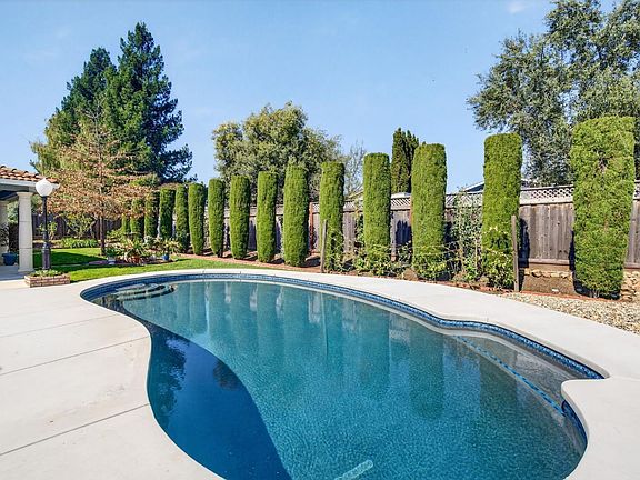 2nd image of 3406 Deerfield Court