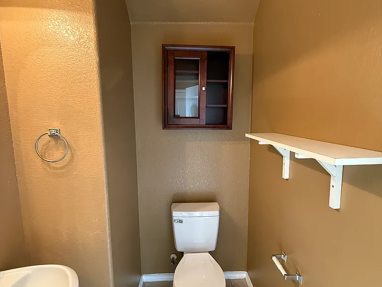 305 Leather Oak Loop — Photo 18
