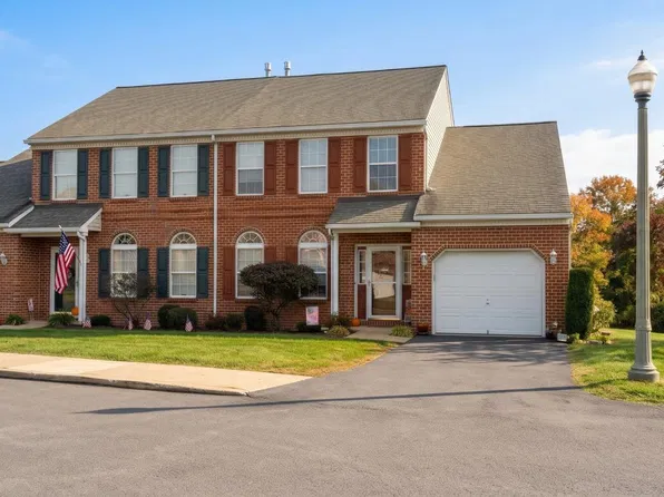 10 Fallowfield Cir, Shillington, PA 19607