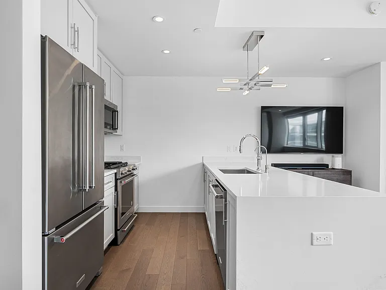 800 Avenue At Port Imperial #914 — Photo 18