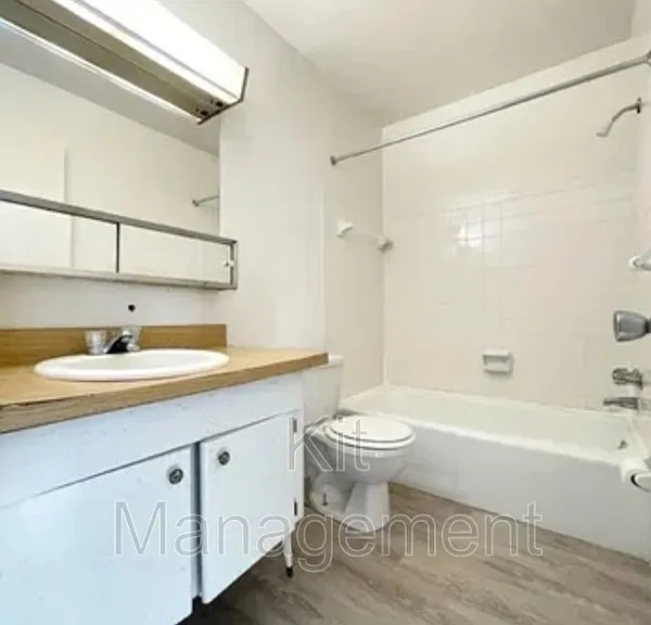 406 Burbank Dr — Photo 5