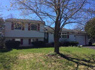 8411 Falcon Dr, Liverpool, NY 13090