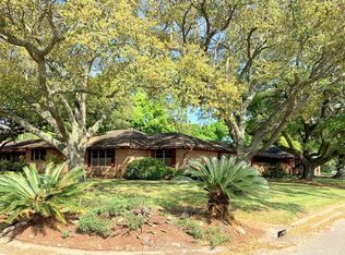 602 Hefner St, El Campo, TX 77437