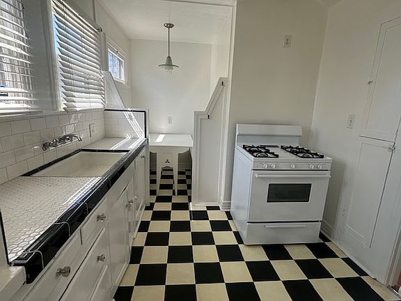 2nd image of 704 Victoria Ave