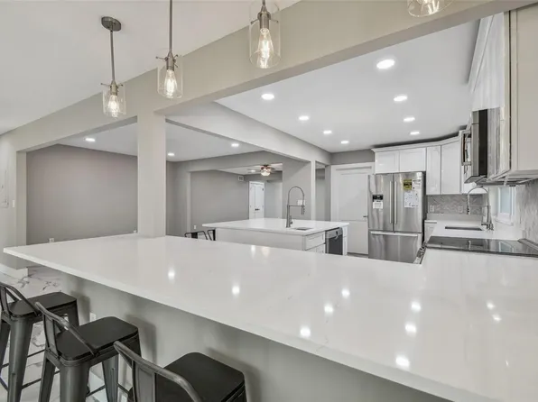 2042 Craft Ln, Sarasota, FL 34239