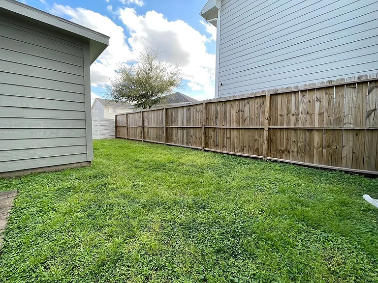 11928 Prior Park Dr — Photo 20