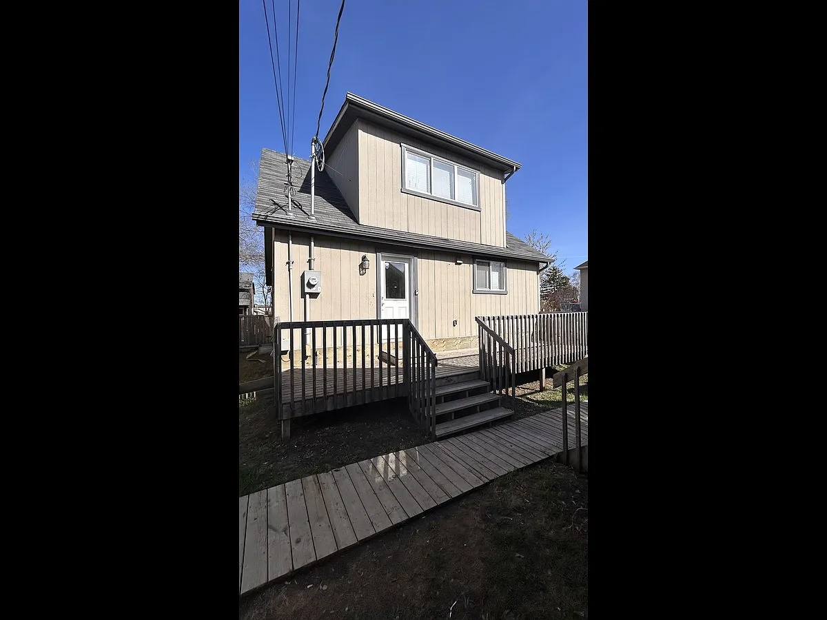 SF208 | 3 Bedroom Basement Suite North Edmonton — Photo 3