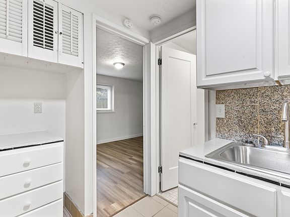 3rd image of 4326 NE Maywood Pl
