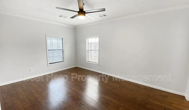 1006 Cedar St — Photo 8