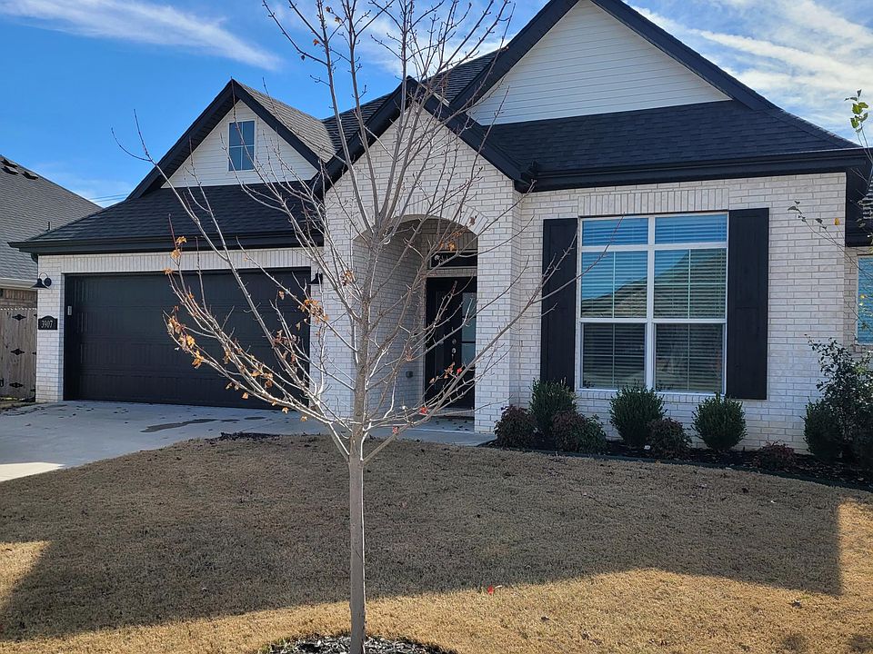 1st image of 3907 Mistletoe Ave