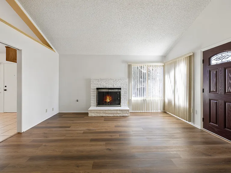 841 Landsford St — Photo 7