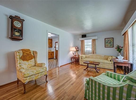 4th image of 310 Linden Cir