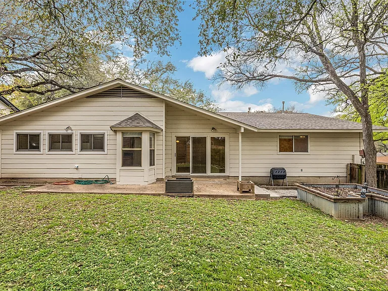 2203 Farnswood Cir — Photo 27