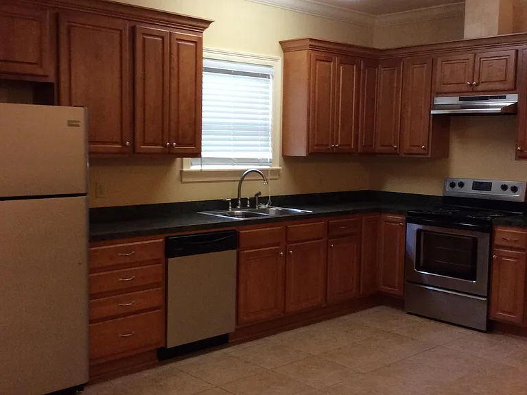 1726 Oakley St — Photo 8