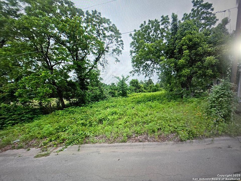 2nd image of 603 BAXTER ST LOT 132