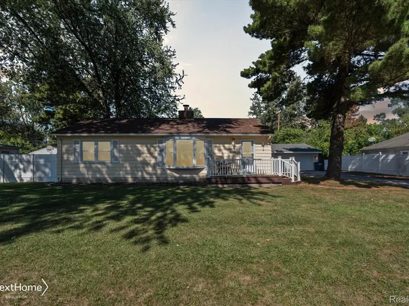 34752 John Hauk St, Westland, MI 48185