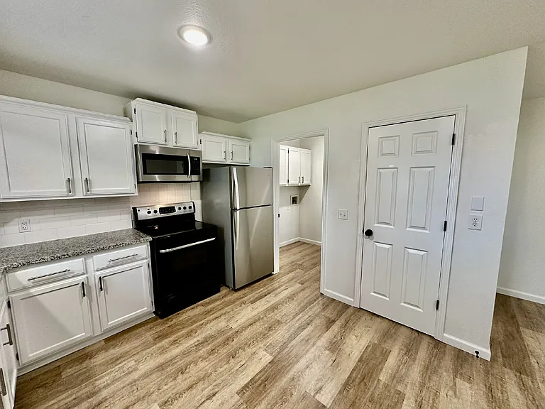 802 E Kara Ln — Photo 11