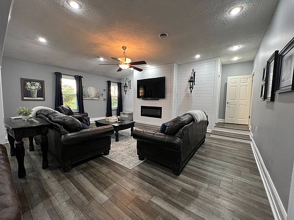 4th image of 208 Grandview Dr
