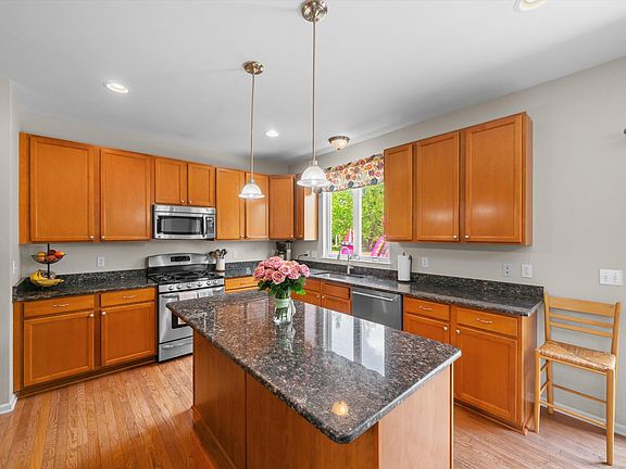 4th image of 3727 Hogan Cir