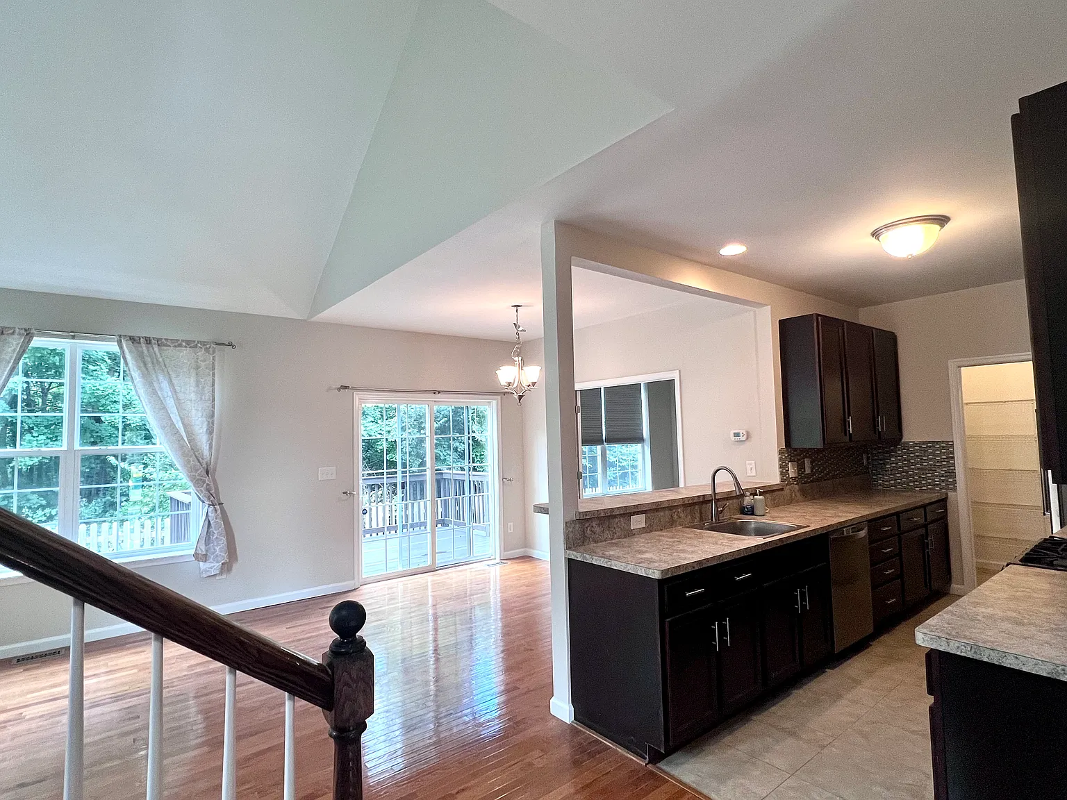 3 bed, 3.5 bath, 2250 sqft, $2,800 — Photo 4