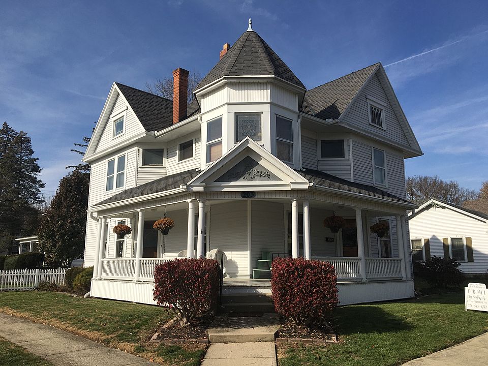 1st image of 203 N 3rd St