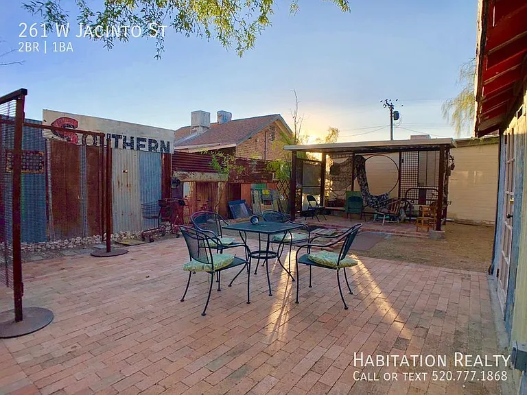 261 W Jacinto St — Photo 22
