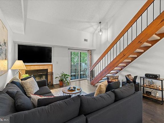 2nd image of 6945L Mary Caroline Cir #6945L