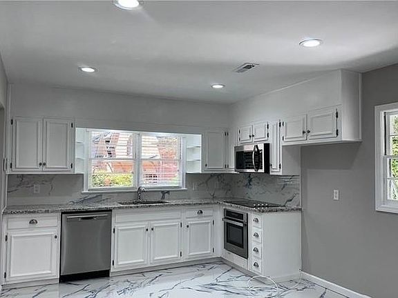 5th image of 302 Old Ivy Rd NE