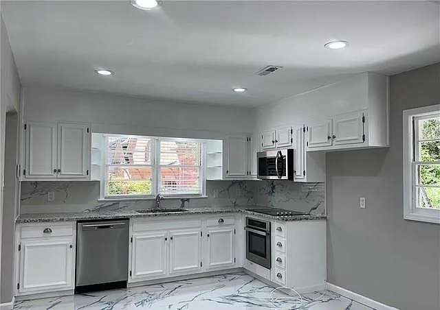 302 Old Ivy Rd NE — Photo 5
