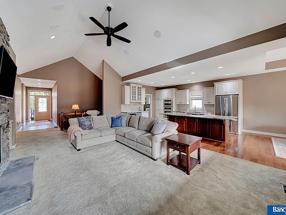 4th image of 4530 Hawthorne Dr