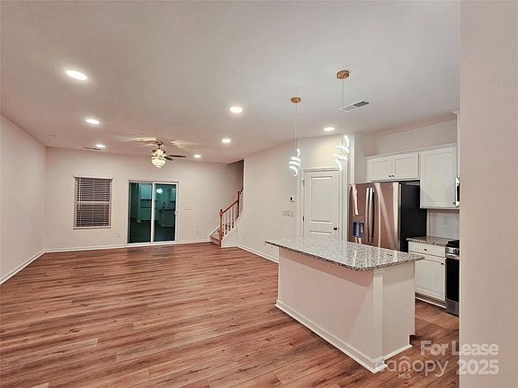 5th image of 2744 Yeager Dr NW