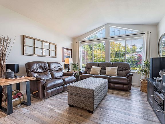 2nd image of 5617 Curtis Pl