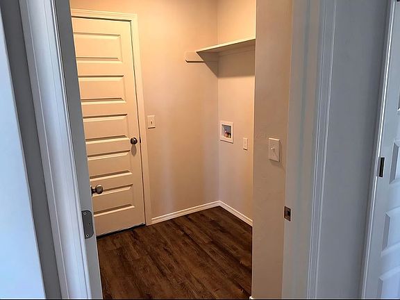 5th image of 917 NE 2nd St
