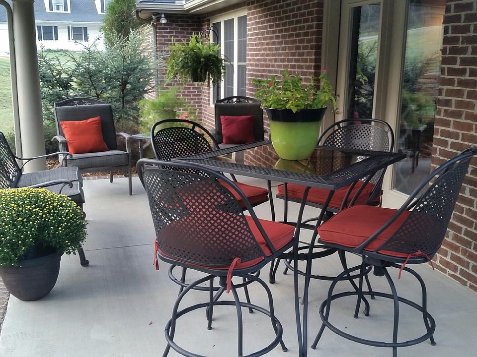 2nd image of 602 E Rose Bowl