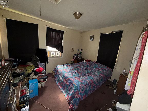 3rd image of 439 Erie Ct
