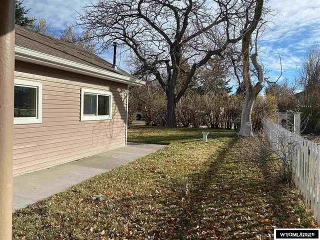 3 bed, 1064 sqft, $1,350 — Photo 2