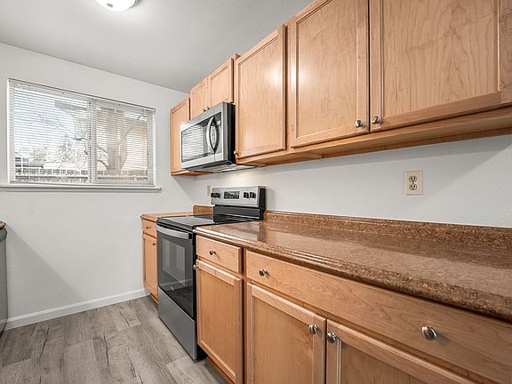 2nd image of 902 NW Carlon Ave APT 1