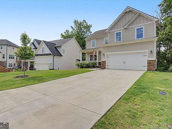3rd image of 12 Ashwood Dr SE