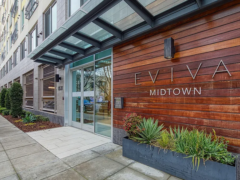 EVIVA Midtown Apartments — Photo 19